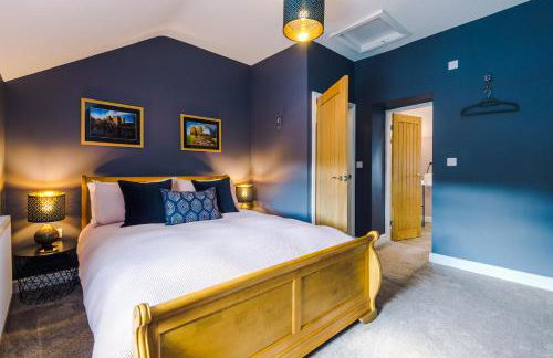 Castle Views cottage in historic village & woodfired hot tub - Photo 1