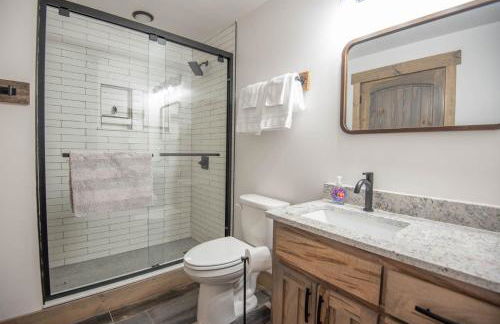 Tucked away in the woods - minutes to the New River - Acreage to explore! - Foto 26