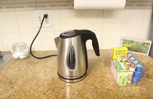 2 Bed 2 Bath Condo with Amenities - Foto 18