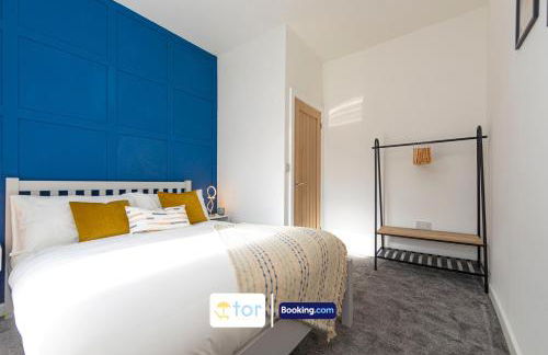 Explore Welsh Wonders, 3 Bedroom House By The One Retreats Short Lets & Serviced Accommodation Treharris - Foto 19