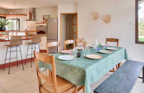 Jardin et piscine - 1km de la plage de Mousterlin - Foto 9