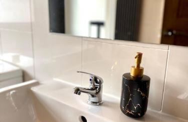 Modern and Comfy 3 Bed Manchester Home near Etihad, Coop Live Arena and Manchester City Centre - Foto 19