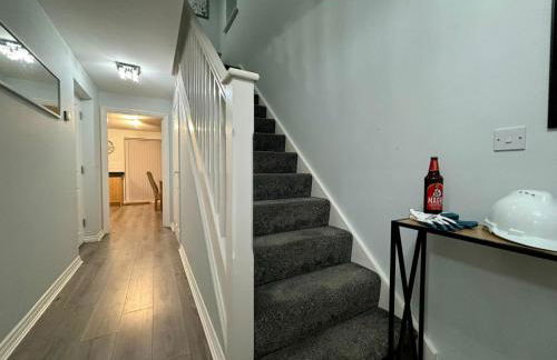 Eskdale Townhouse- Spacious 4BR ,Crawley, Free Wifi, Parking, fully equipped, contractor friendly, temporary relocations welcome, near Gatwick Airport - Foto 64