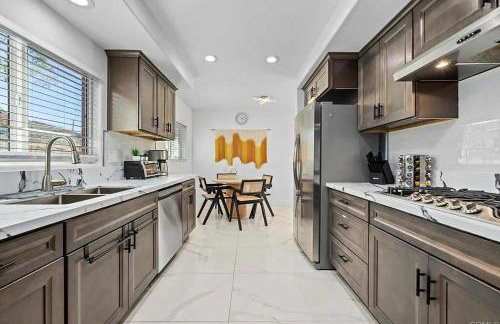 Mountains Views with Pool & Basketball, Relax & Play! - Foto 13