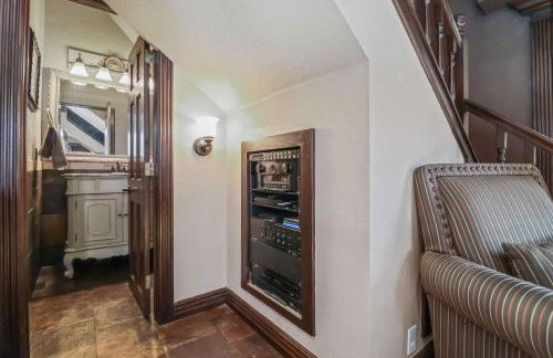 Ozark Mountain Retreat- Movie Theatre Dance Floor - Foto 5