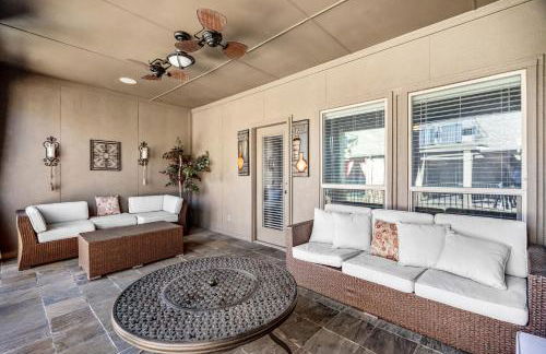 Luxury & Highly furnished upscale w Patio & Garage - Foto 29