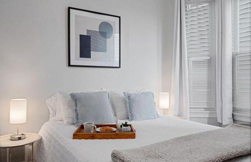 Jennifer's Stylish Apt Private Deck Backyard Oasis - Foto 4