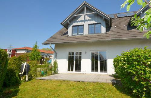 Luxuriöse Doppelhaushälfte am grünen Rande von Hamburg - Foto 1