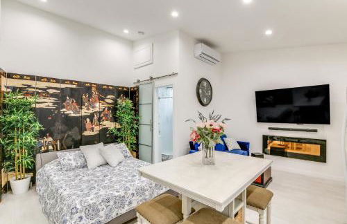 9 Mi to Dodger Stadium! East LA Studio with Patio - Foto 1