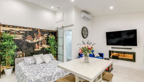 9 Mi to Dodger Stadium! East LA Studio with Patio - Foto 1