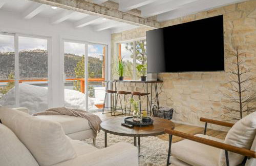 Luxe Lakefront with Hot Tub, Fire Pit, Game Room, Boat Dock - Foto 18