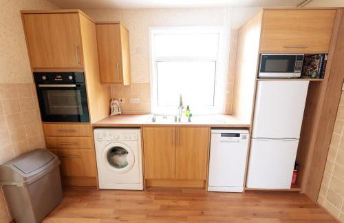 Spacious Family Bungalow with Garden for up to 7 - Photo 19