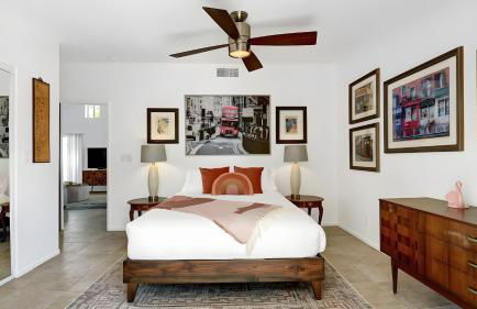 Modern Oasis w/ Pool, Patio Lounge, & Mountain Views Palo Verde by Avantstay - Foto 26