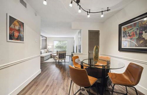 Special 2BR Galleria Condo Pool View Private Entrance - Foto 4