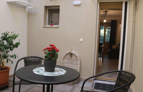 Quiet Urban Studio with Private Backyard - Foto 14