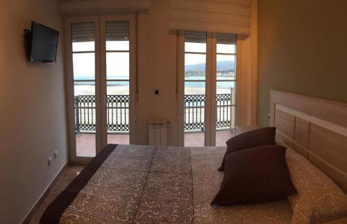 Tres dormitorios con magníficas vistas al mar - Foto 11