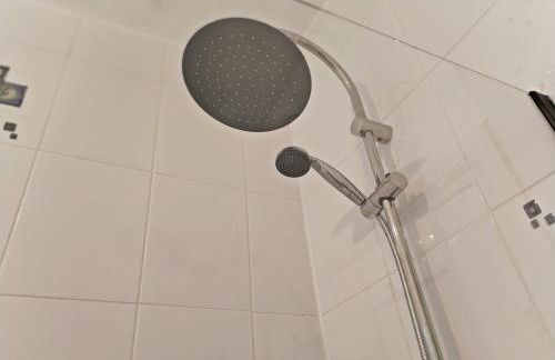 Central Manchester Modern 4 Bed House - free parking - Foto 29