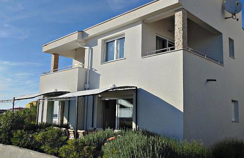 House Natali 70m from the beach - free EV top up - Photo 2