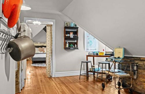 Cozy Top-Floor Retreat in the Heart of Louisville - Photo 32