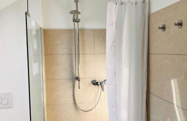 Moderne Dachgeschosswohnung an der Donau - Foto 13