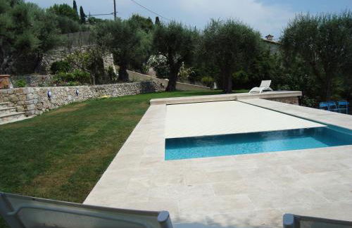 villa provençale en pierre avec vue sur la mer, piscine et jacuzzi - Foto 37