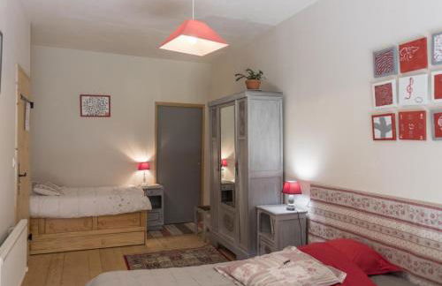 Séjour nature aux Chênes, gîte familial avec piscine partagée - FR-1-489-466 - Foto 4