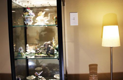 Bright 3 bedroom home with full kitchen, fenced backyard, sports court and free parking - Foto 12