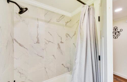 Cozy Fair Play Home with Deck 4 Mi to Lake Hartwell! - Foto 17