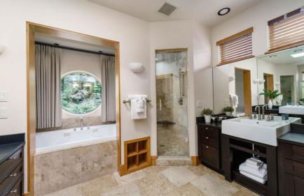 The Castle Rock Estate by Avantstay Steps From Arch Cape Beach w/ Hot Tub & Sauna - Foto 51