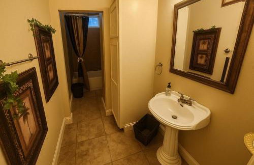 Private Pet-Friendly 2BR Suite with Movie Theater & Pond View and Access - Foto 23