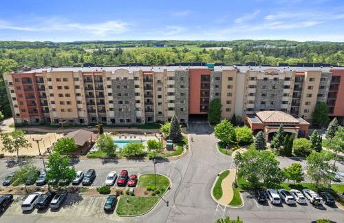 Family Getaway - Outdoor Activity Oasis - Mins to Downtown and Water Parks - Jacuzzi - Game Rm - Foto 51