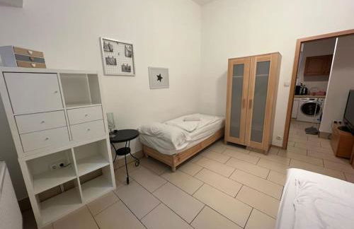 Private Souterrain Apartment in the green of Berlin - Foto 19