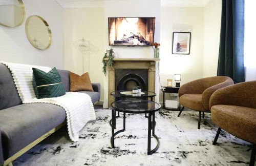 Stylish & Cosy Stay 2-Bed House Train Station Hospital Garden Fast WiFi - Foto 17