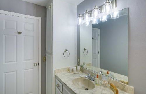 Updated Lake Almanor Retreat with Patio and Grill! - Foto 12