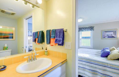 Bayfront Port Hadlock Retreat with Grill and Deck! - Foto 17