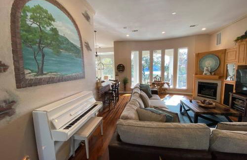 Luxury Lake House w/ Heated Pool & Multiple Spas - Foto 26