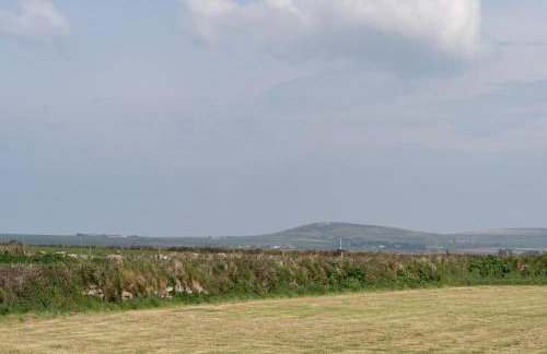 Naut Retreat, The Big Barn - Spacious & cosy cottage, walk to Porthcurno beach, Pedn Vouder & Minack Theatre - Photo 58