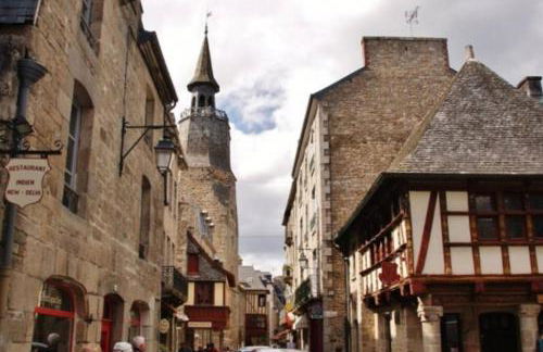 T2 situé au cœur du centre historique de Dinan - Foto 10