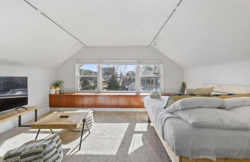 Deluxe 6 Bedroom 3 Min to Downtown w 2-car Driveway - Foto 72