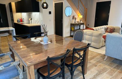 La Normandine, mer, histoire, plage débarquement gold beach, maison 4 chambres, spacieuse avec jardin et parking gratuit - Foto 6