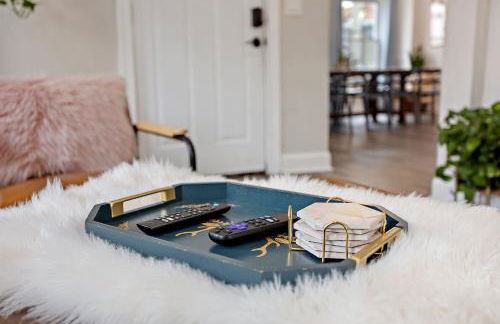 Beautifully Renovated 6BR 2BA 2 Blocks to Beach - Foto 29