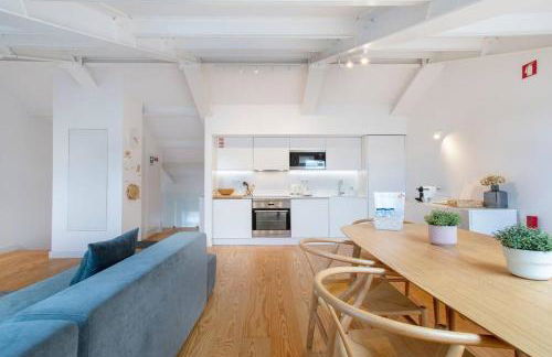 Liberdade Stylish Attic Apt with AC and City View - Photo 6