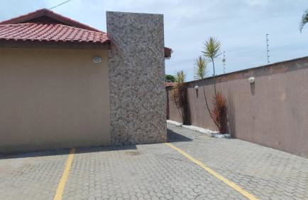 Linda casa de praia sobre as ondas - casa em condomínio com 1 vaga de garagem - Foto 2