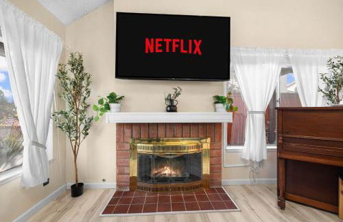 Mira Mesa Family Retreat 4BR with Balcony and Firepit - Photo 5