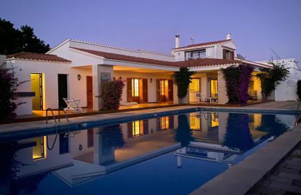 LA CALMA Espectacular villa con jardín y piscina en Menorca - Foto 1