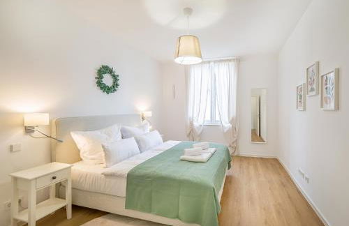 FLAIR Homes - Design Apartments with Smart-TV, Self Check-in & Free Parking - Photo 1