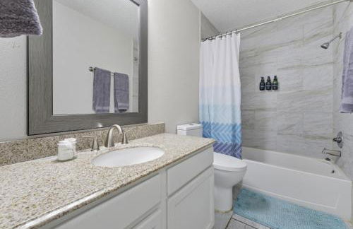 Luxe Family Escape with Games Hot Tub and Yard - Foto 44