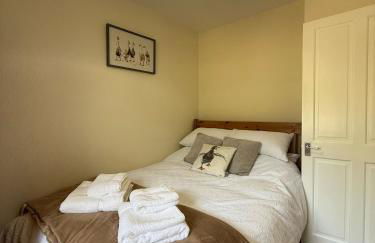 Canalside walks Riddlesden Local to Skipton Ilkley Haworth & Keighley Worth Valley Railway - Foto 23