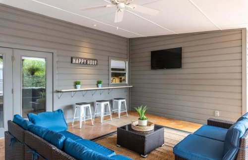 Serene POOL & Firepit in Stunning Home By Airport - Foto 13