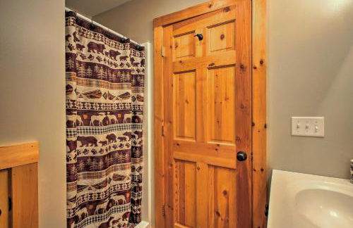 Secluded Conway Home with Theater Room and Hot Tub! - Foto 18